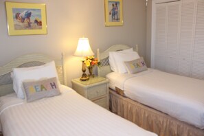 2 bedrooms, iron/ironing board, free WiFi, bed sheets - Beach Service Included! Gulf-front, Okaloosa Island, Dune Point 701 (Fort Walton Beach)