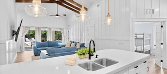 Emplacement parfait! Marchez jusqu'à Siesta Key Village et la plage! Superbe piscine !!!