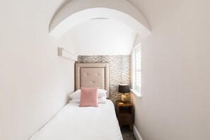 Studio Apartment | Bathroom