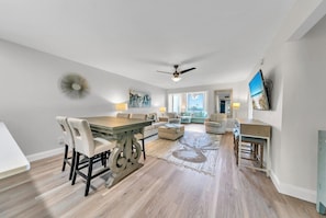 Dining - Heron Walk 8976. Enjoy the Bay View and Sunrises, 2-Bedroom/2 Bath with Golf Cart. (Miramar Beach)