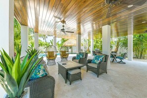 Outdoor dining - Beach Views - Family-Friendly, Steps to Lido Beach! (Lido Key)