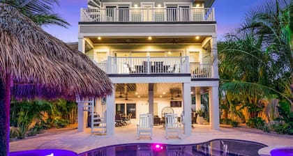 Sijainti, sijainti, sijainti-7 taloa rannalle! Kattokerros! Upea uima-allas!