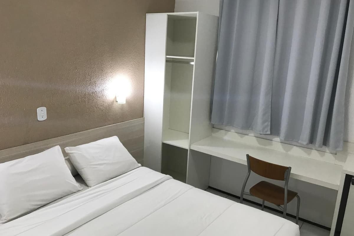 executive double room | minibar, rollaway beds, free wifi, bed sheets