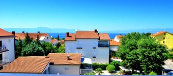Apartment REA 4 + 2 **** With balcony and sea view, air conditioning