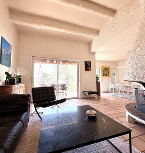 TV, fireplace, books, offices