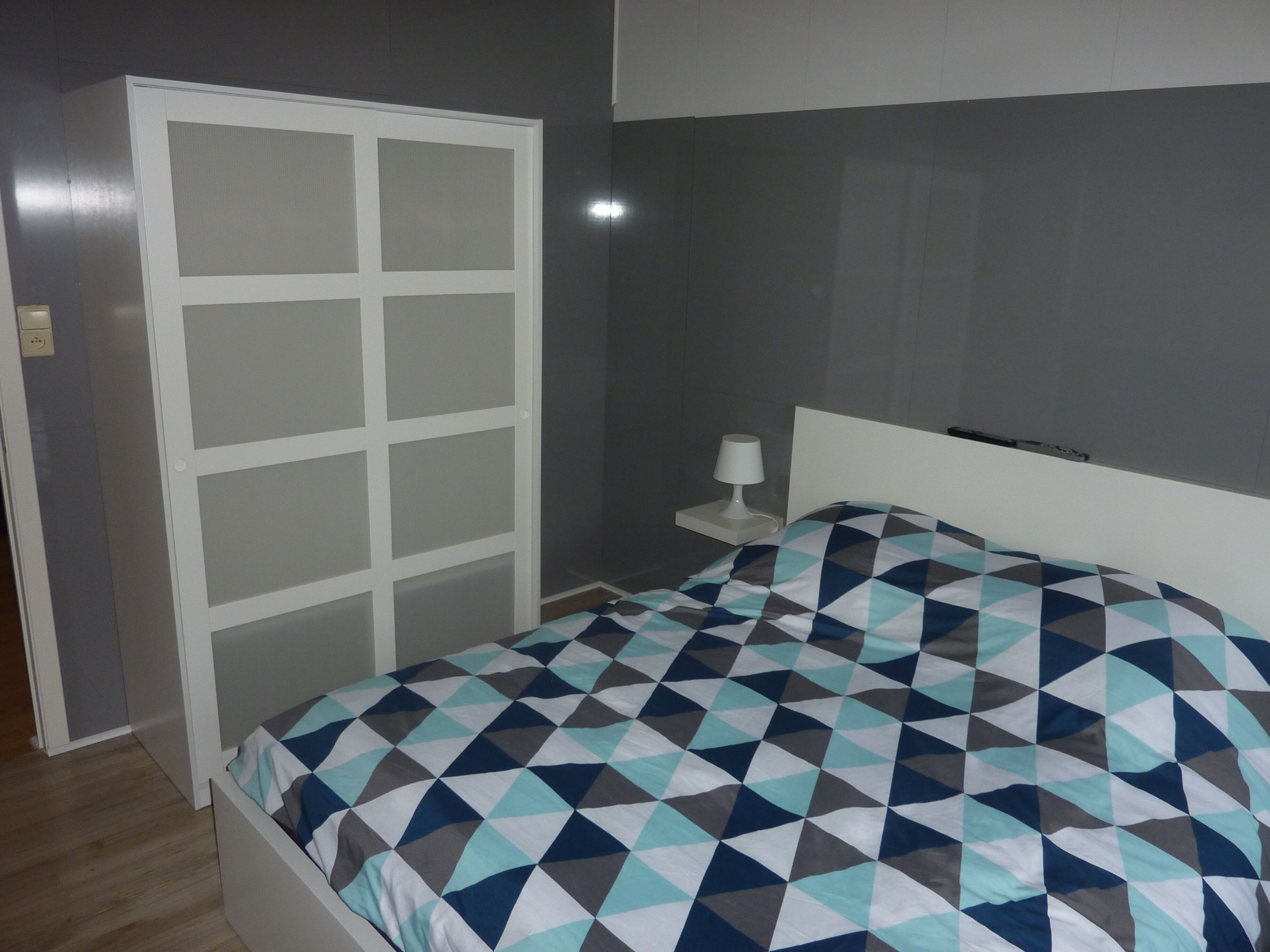 1 slaapkamer, een strijkplank/strijkijzer, wifi, beddengoed