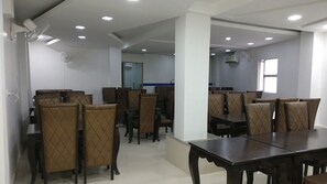 Free daily buffet breakfast - Hotel Milye (New Delhi)