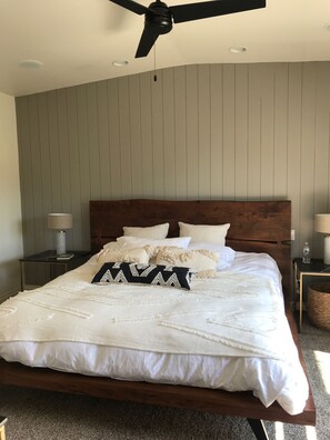 3 chambres, fer et planche à repasser, Wi-Fi, draps fournis
