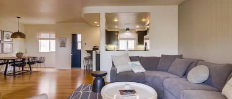 TV, fireplace, video games, stereo