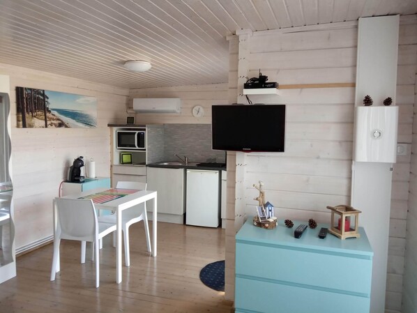 Dining - NICE PETITCHALET (CAMARSAC)