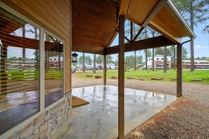 المنطقة المحيطة بالمنشأة