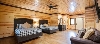 Private Pool 8 Bedroom Luxury Lodge - Big Timber Lodge Tons Amenities and lodgin
