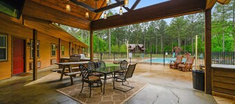 Large Broken Bow Lodge w/ Pool | Perfect for Events