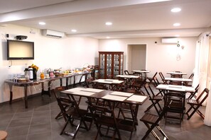 Free daily continental breakfast - Pousada Vista da Barra (Rio Grande)