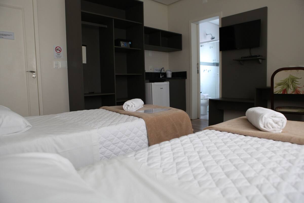 Tomannsrom – standard | Minibar, skrivebord, blendingsgardiner og wi-fi (inkludert)