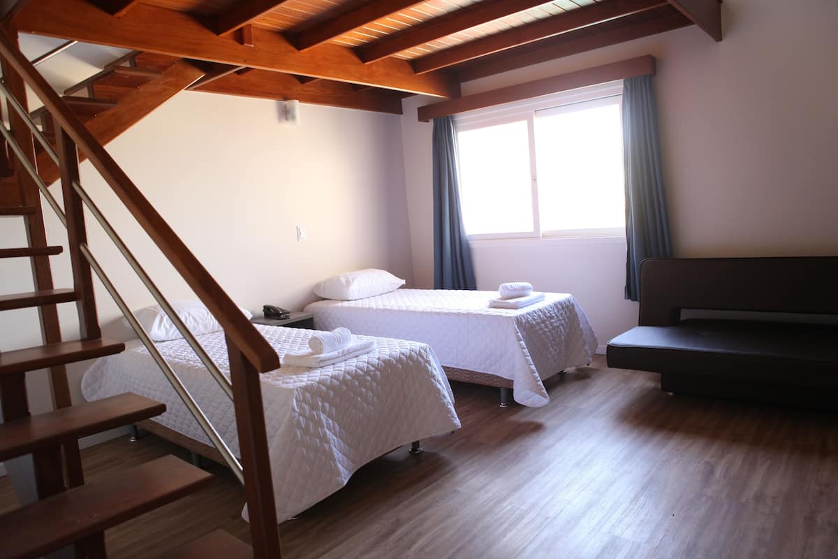 Suite estudio familiar (4 Pessoas) | Minibar, escritorio, cortinas blackout y wifi gratis