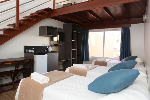 Suite estudio familiar (5 Pessoas) | Minibar, escritorio, cortinas opacas y wifi gratis