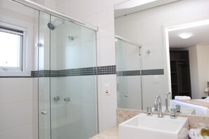 Habitació doble estàndard | Minibar, escriptori, cortines opaques i wifi gratuïta 