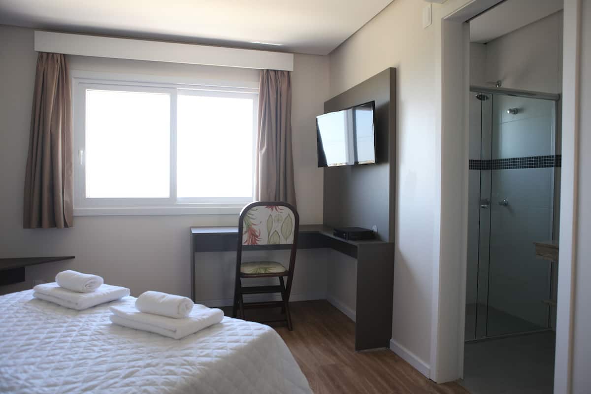 Habitación doble estándar | Minibar, escritorio, cortinas blackout y wifi gratis