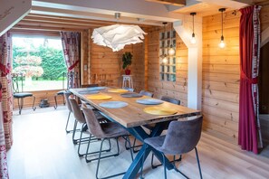 Dining - Revoyotte (Le Menil)