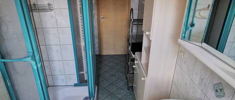 風筒、提供毛巾、廁紙