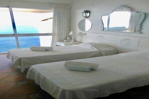 3 bedrooms, in-room safe, iron/ironing board, free WiFi - DUPLEX APARTMENT IN 1ST LINE BEACH (Bahía Dorada)
