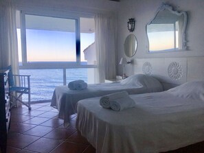 3 bedrooms, in-room safe, iron/ironing board, free WiFi - DUPLEX APARTMENT IN 1ST LINE BEACH (Bahía Dorada)