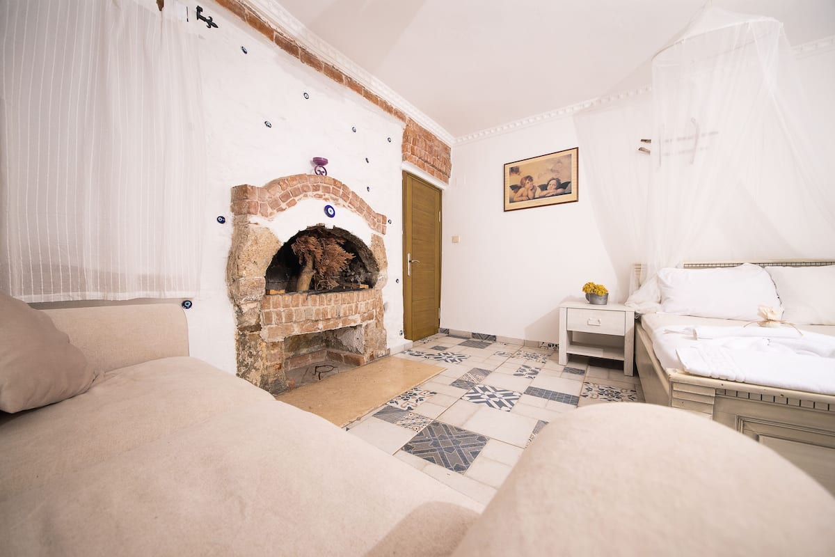 Traditional Room, Fireplace, City View | 1 bedroom, minibar, desk, free WiFi