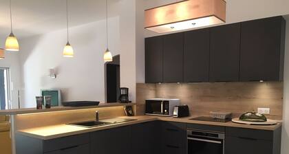 VILLA MARGUERITE EXCEPTIONNELLE, GRAND STANDING, CALME EN BORDURE DE LA FORĂT