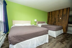 Tabla de planchar con plancha, camas extra, wifi gratis y ropa de cama 