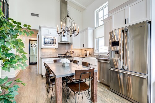 **Dreamers Landing!**Luxury in Corona Del Mar*Ocean Side of PCH*