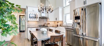 **Dreamers Landing!**Luxury in Corona Del Mar*Ocean Side of PCH*