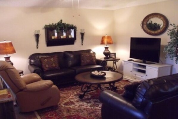 Smart TV, fireplace, DVD player