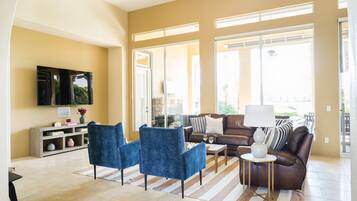 Smart TV, fireplace