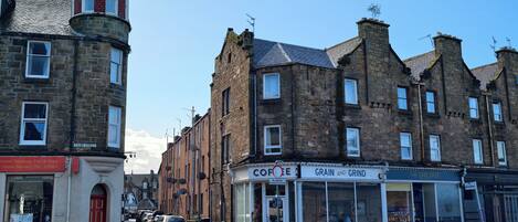A street with buildings, including a bakery and a Chinese takeaway.