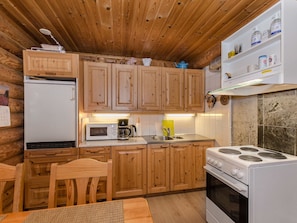 Fridge, microwave, cookware/dishes/utensils - Lohi, lie14 by Interhome (Lieksa)