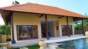 Unclassified image, 5 of 15, button - Edelweiss villa (Karangasem)