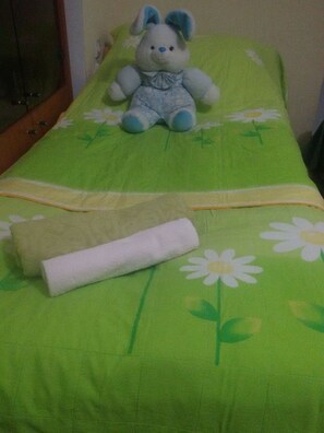 1 chambre, fer et planche à repasser, accès à Internet, literie fournie