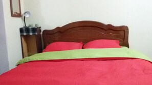 1 bedroom, iron/ironing board, Internet, bed sheets - Isk Home. Isk Home apartment with a balcony is located in Tbilisi (Georgia)