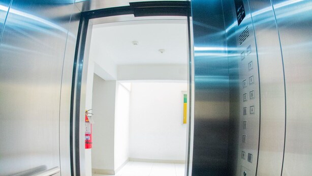 An elevator with metallic walls and a digital control panel. - Inkaclub Miraflores (Lima)