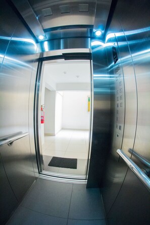 An elevator with metallic walls and a digital control panel. - Inkaclub Miraflores (Lima)