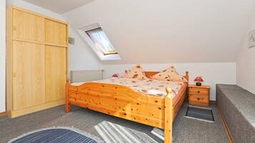 2 bedrooms, WiFi, bed sheets