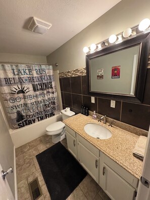 Combined shower/bathtub, jetted bath, hair dryer, towels - River Retreat-- Newly Remodeled Cottage On The River And Minutes From Cave Run (Morehead)