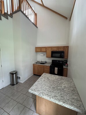 Fridge, microwave, oven, stovetop - River Retreat-- Newly Remodeled Cottage On The River And Minutes From Cave Run (Morehead)