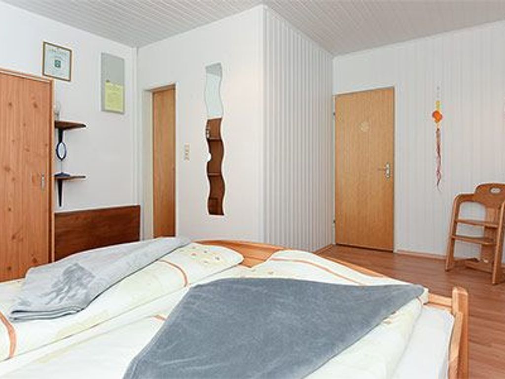 2 bedrooms, travel crib, WiFi, bed sheets