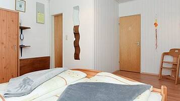 2 bedrooms, WiFi, bed sheets