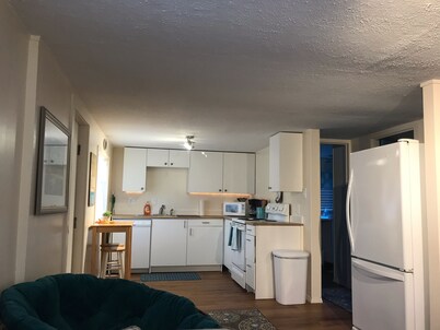 Everett - Cozy, Quiet 2 Bedroom House Close 2 Everything