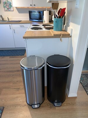 雪櫃、微波爐、焗爐、爐具