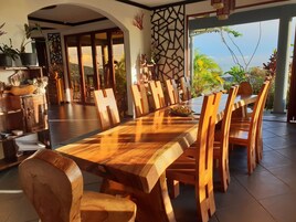 Café da manhã feito na hora grátis todos os dias