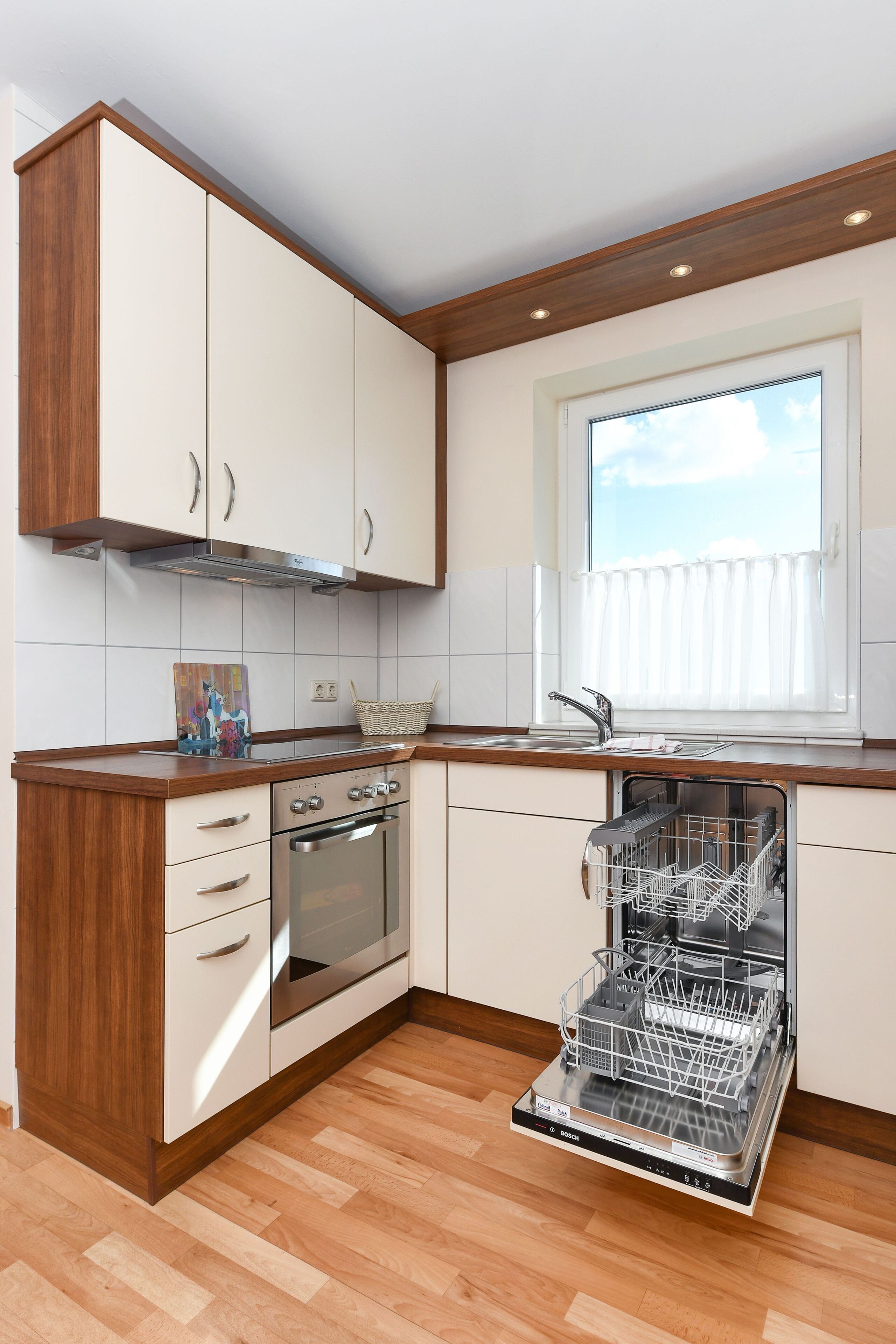 Réfrigérateur, micro-ondes, four, lave-vaisselle